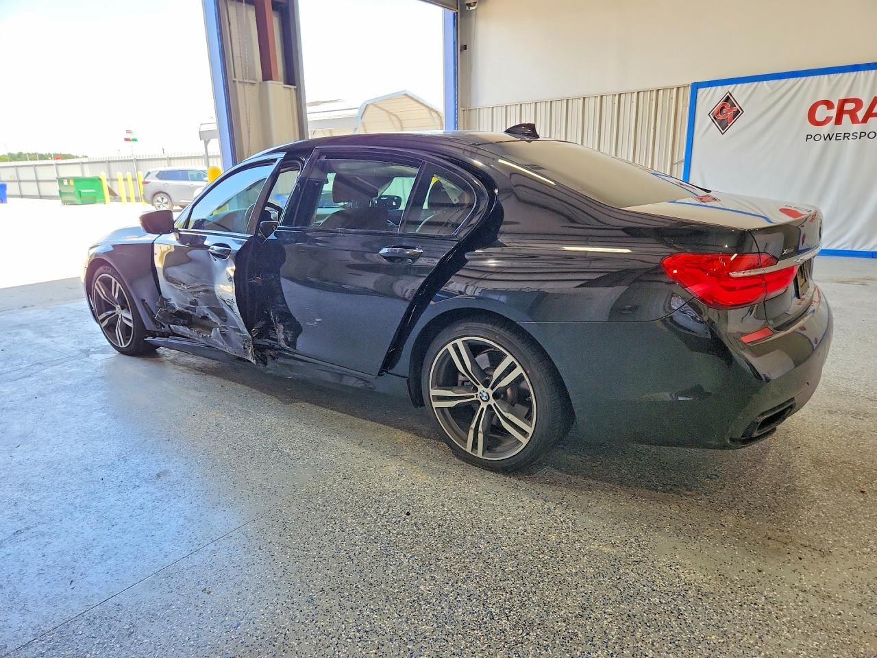 2019 BMW Seria 7 B7 - zdjęcie 2