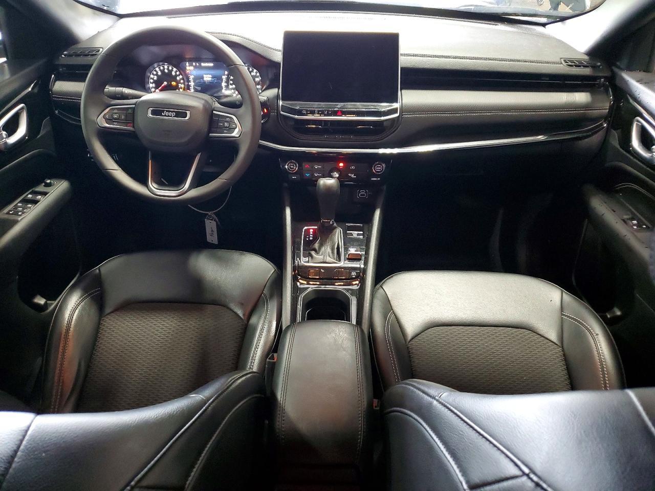 2023 Jeep Compass Latitude - zdjęcie 8