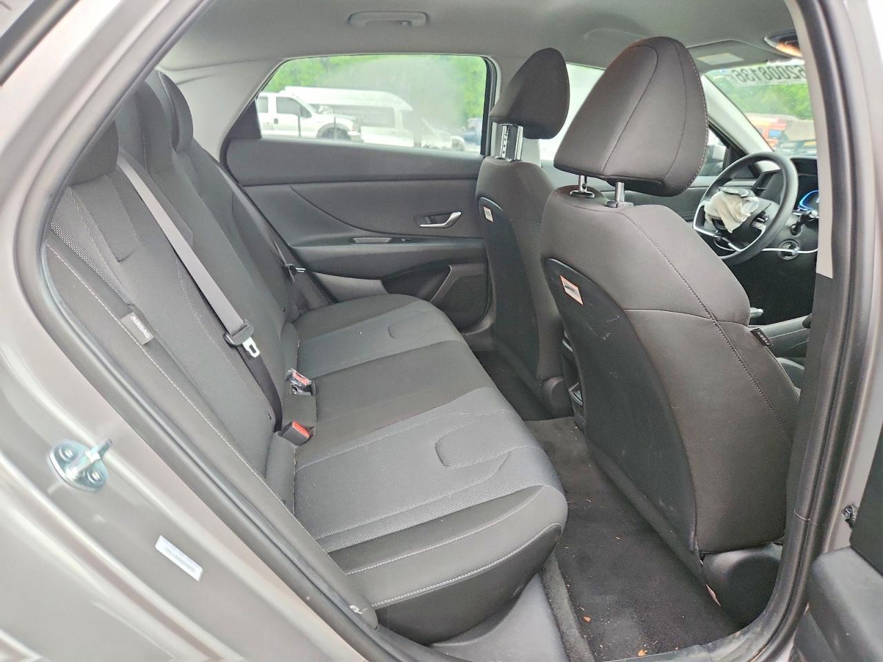 2025 Hyundai Elantra Se - zdjęcie 10