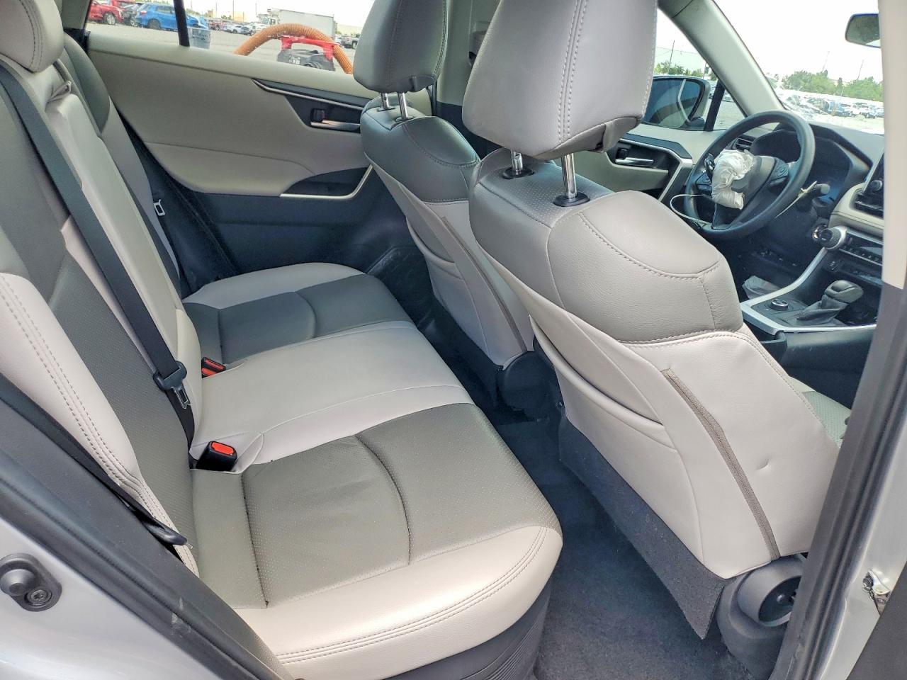2024 Toyota Rav4 Hybrid Xle - zdjęcie 11