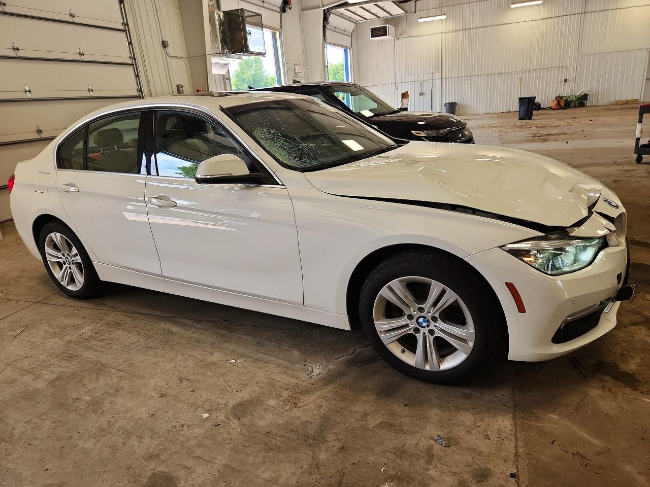 2017 BMW Seria 3 330i - zdjęcie 4