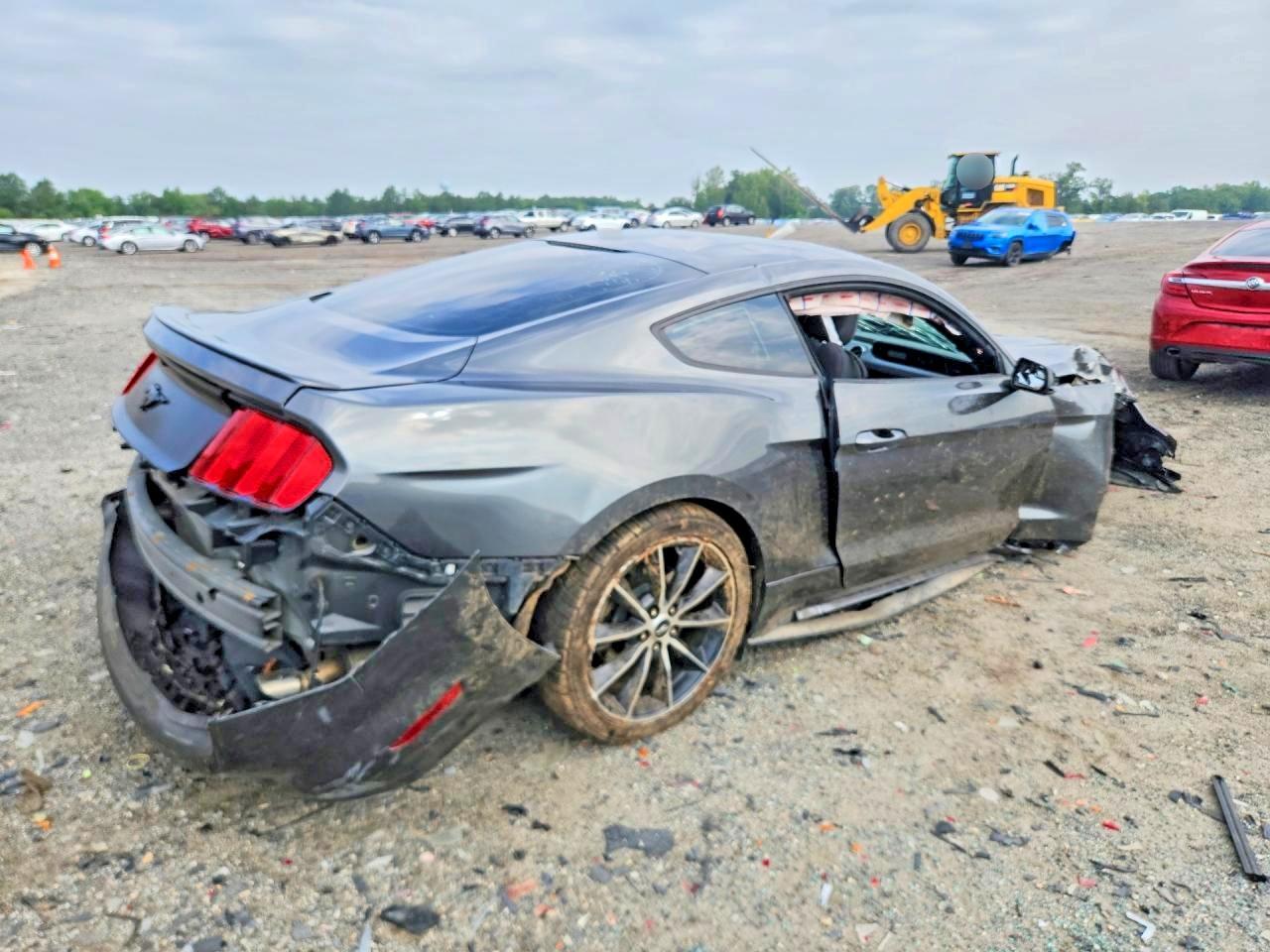 Ford Mustang - zdjęcie 3