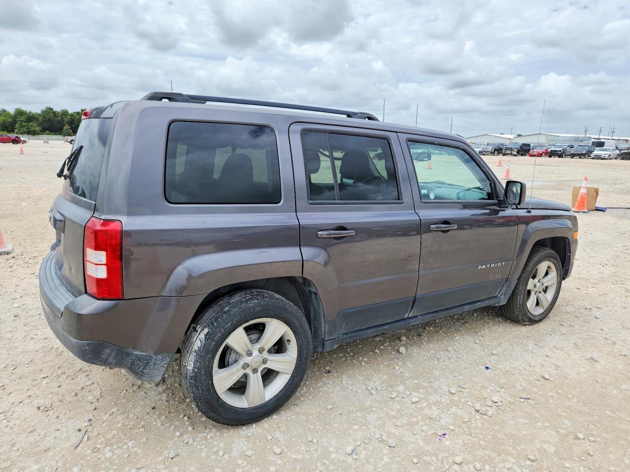 2017 Jeep Patriot Latitude - zdjęcie 3