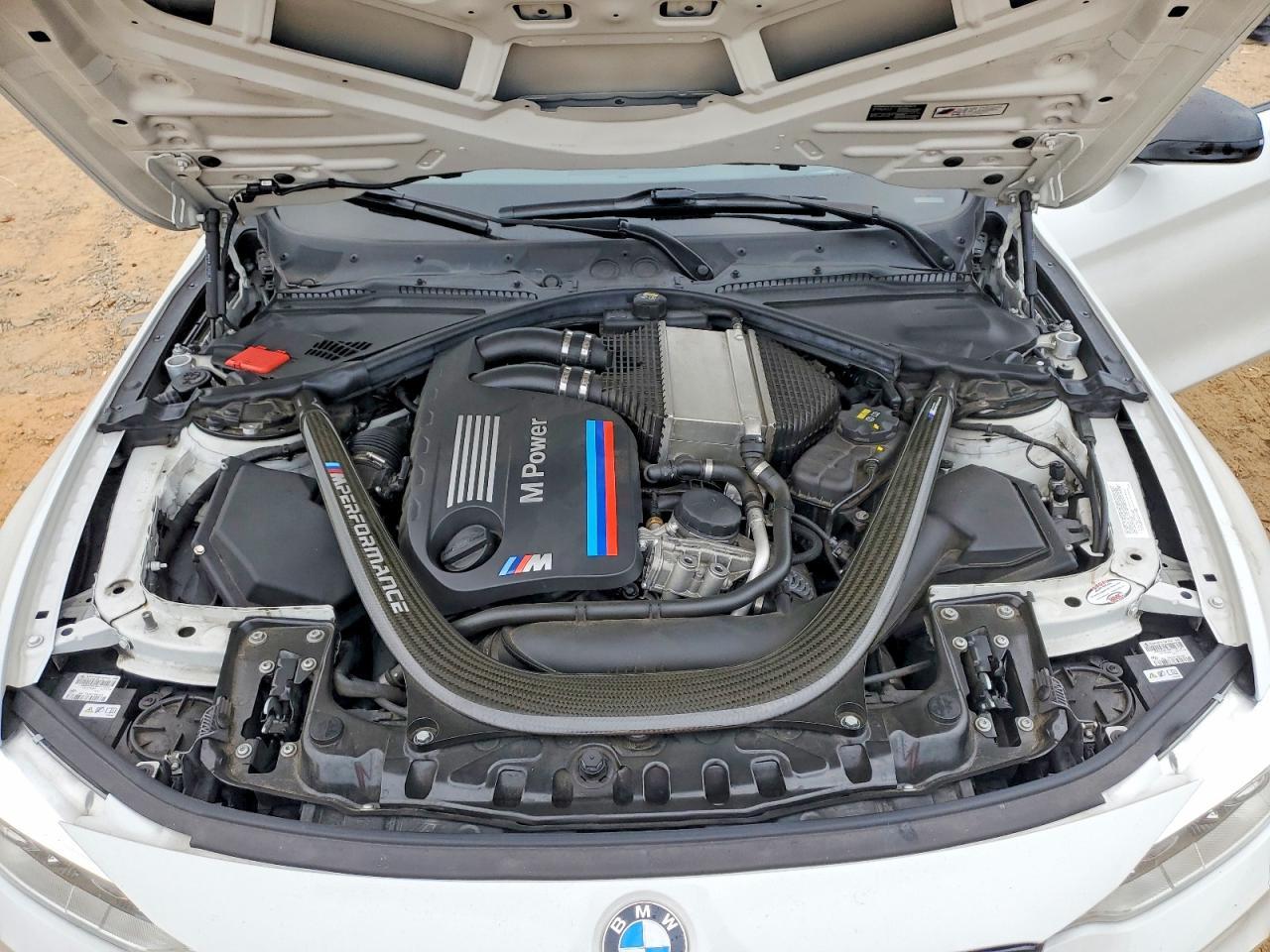 2015 BMW M4 - zdjęcie 11