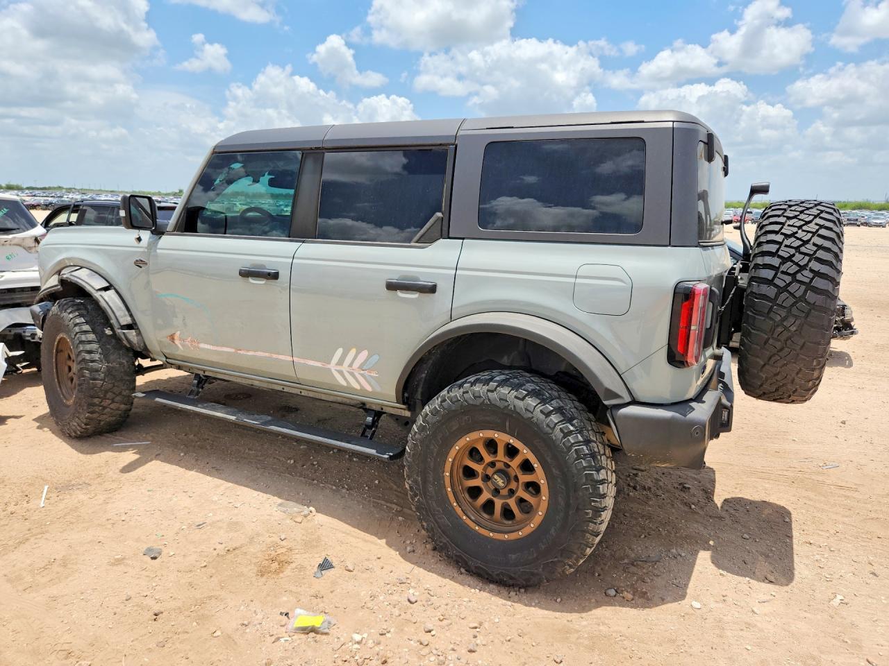 2022 Ford Bronco Base - zdjęcie 2