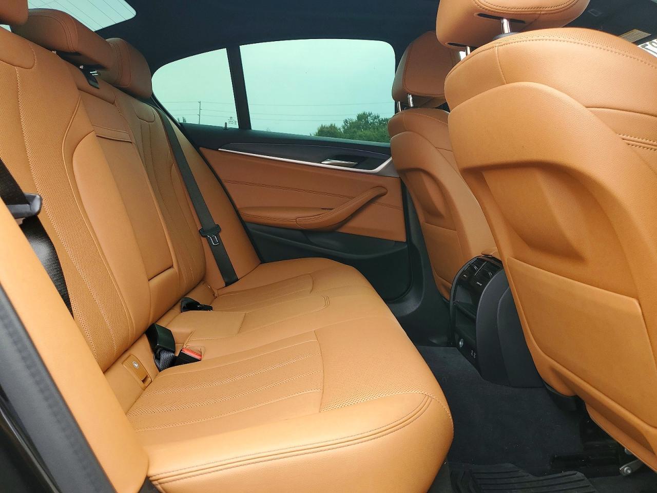 2021 BMW 530 I - zdjęcie 10