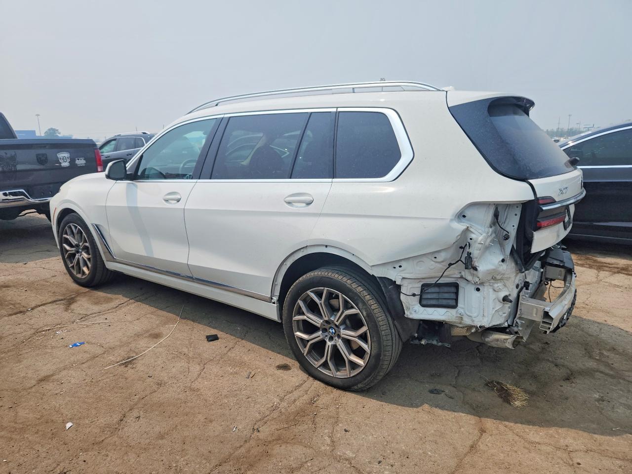 2024 BMW X7 xDrive40I - zdjęcie 2