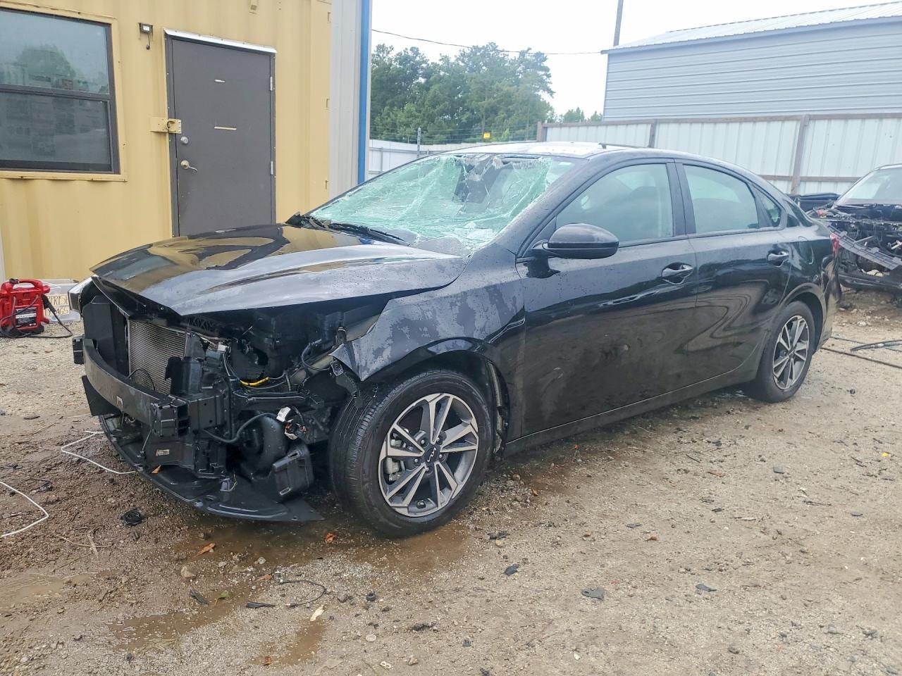2023 Kia Forte Lxs - zdjęcie główne