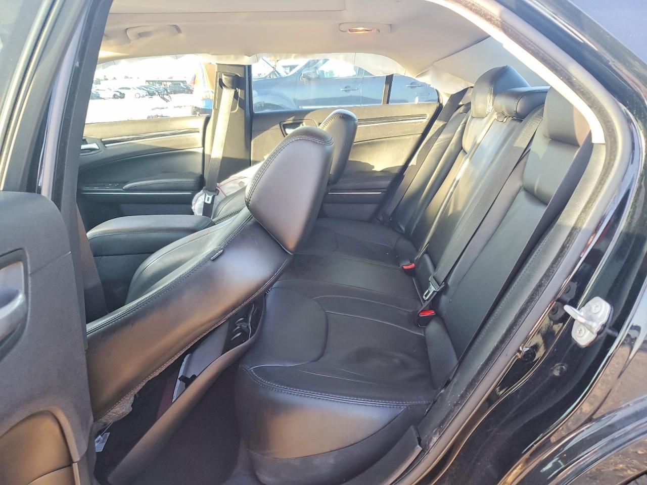 2016 Chrysler 300 Limited - zdjęcie 10