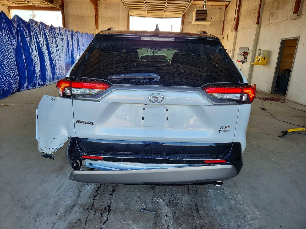 2025 Toyota Rav4 Xse - zdjęcie 6