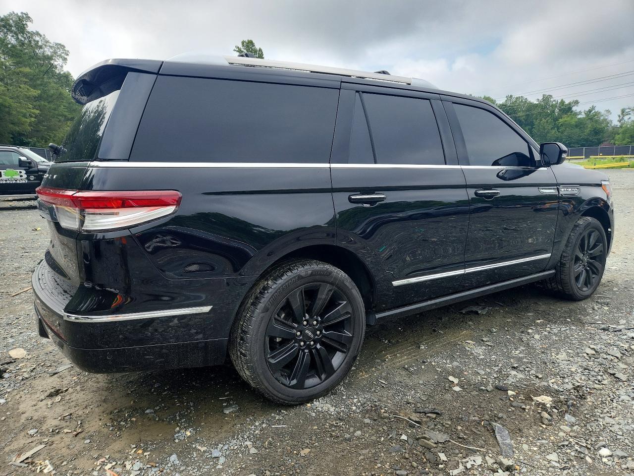 2022 Lincoln Navigator Reserve - zdjęcie 3