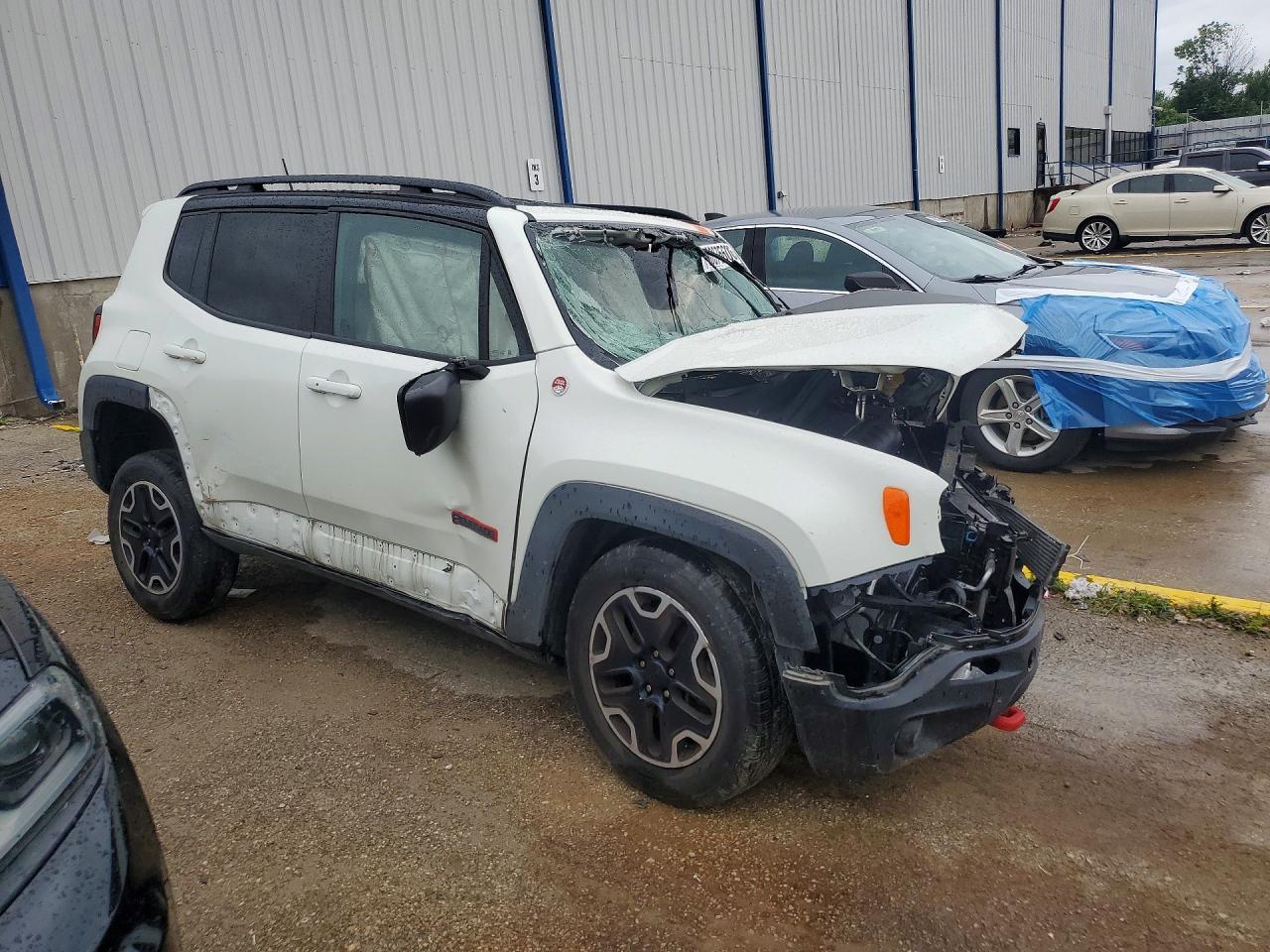 2017 Jeep Renegade Trailhawk - zdjęcie 4
