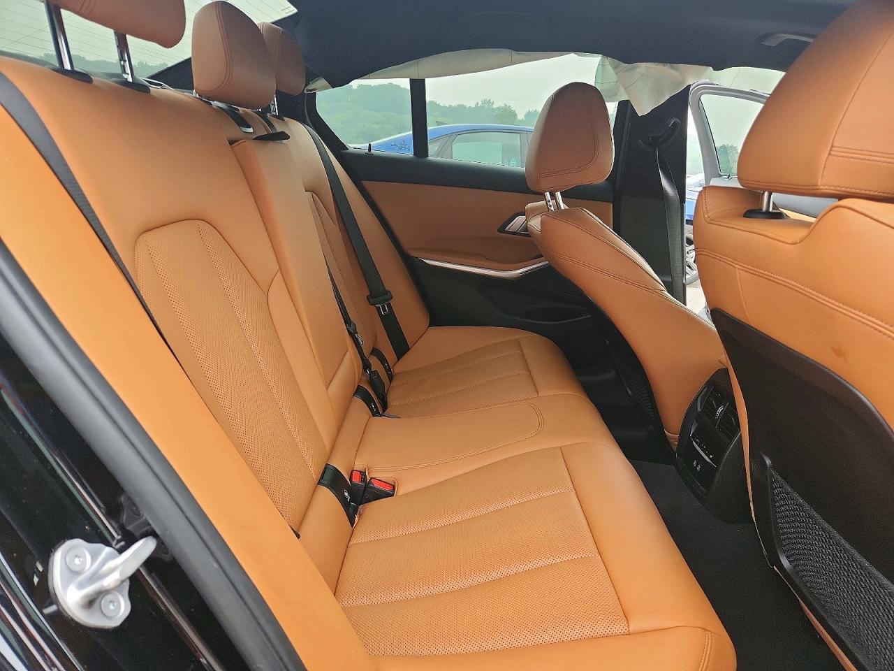 2023 BMW Seria 3 330i - zdjęcie 10