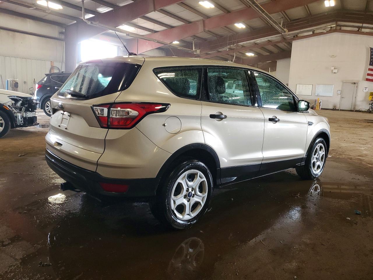 2017 Ford Escape S - zdjęcie 3