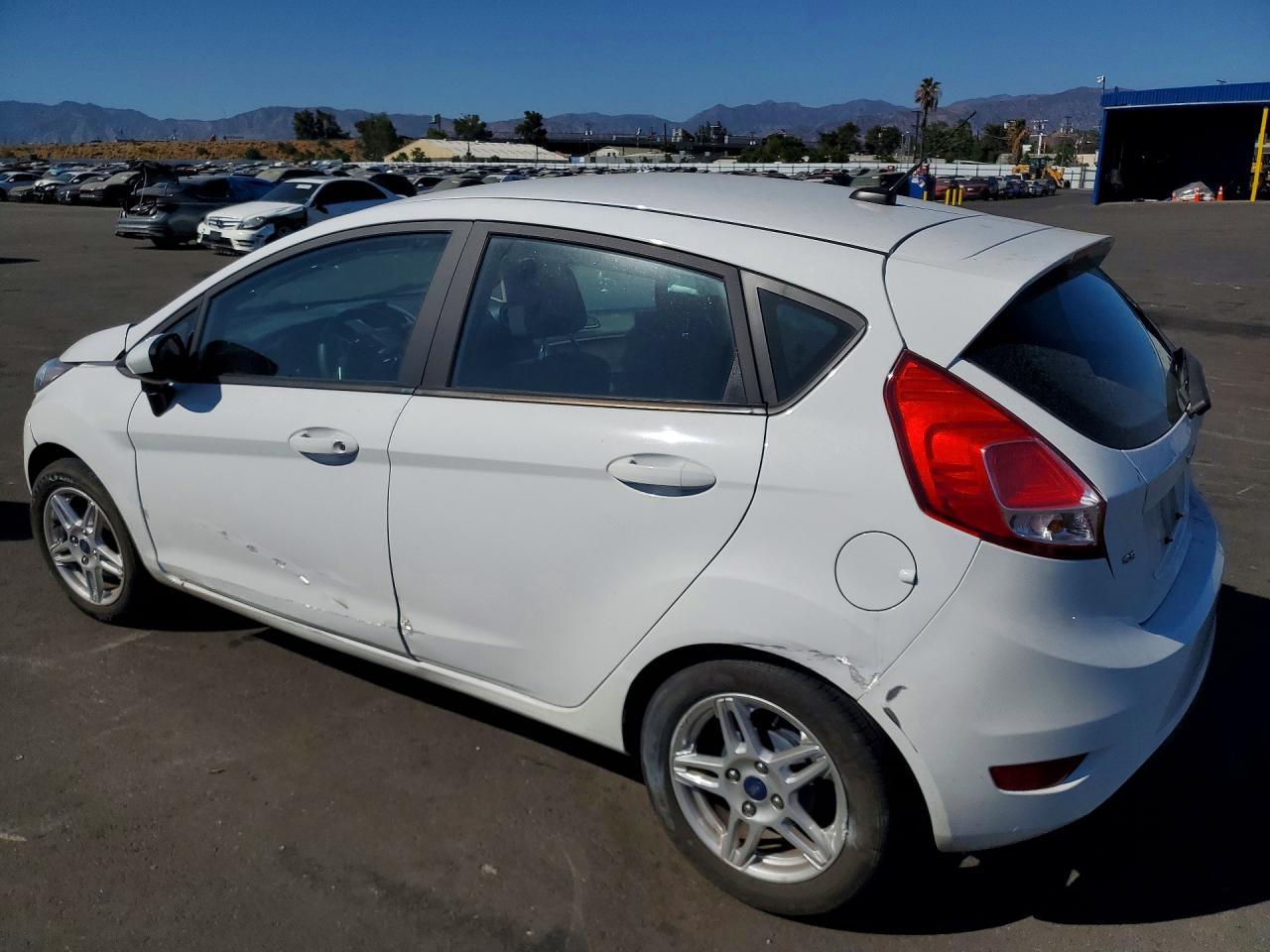 2017 Ford Fiesta Se - zdjęcie 2