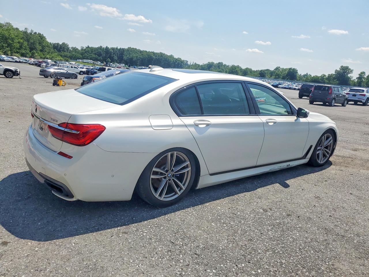 2016 BMW Seria 7 750i - zdjęcie 3