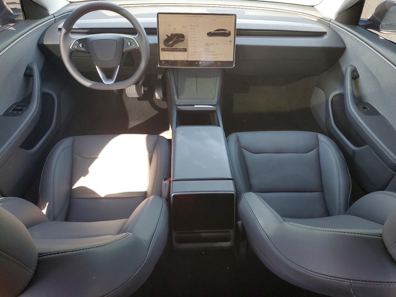 2026 Tesla Model 3 - zdjęcie 8