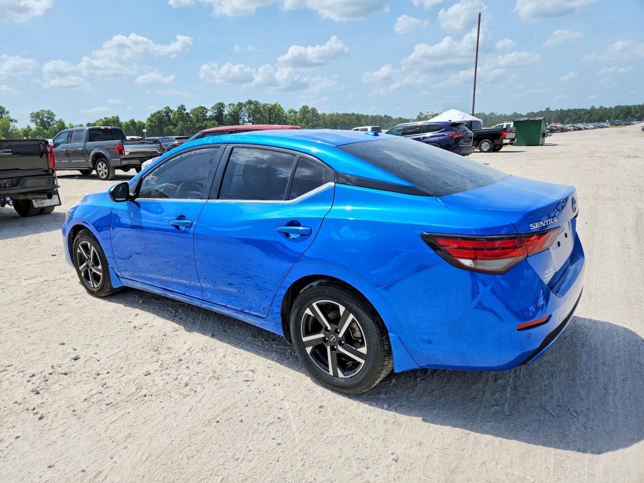 2025 Nissan Sentra Sv - zdjęcie 2