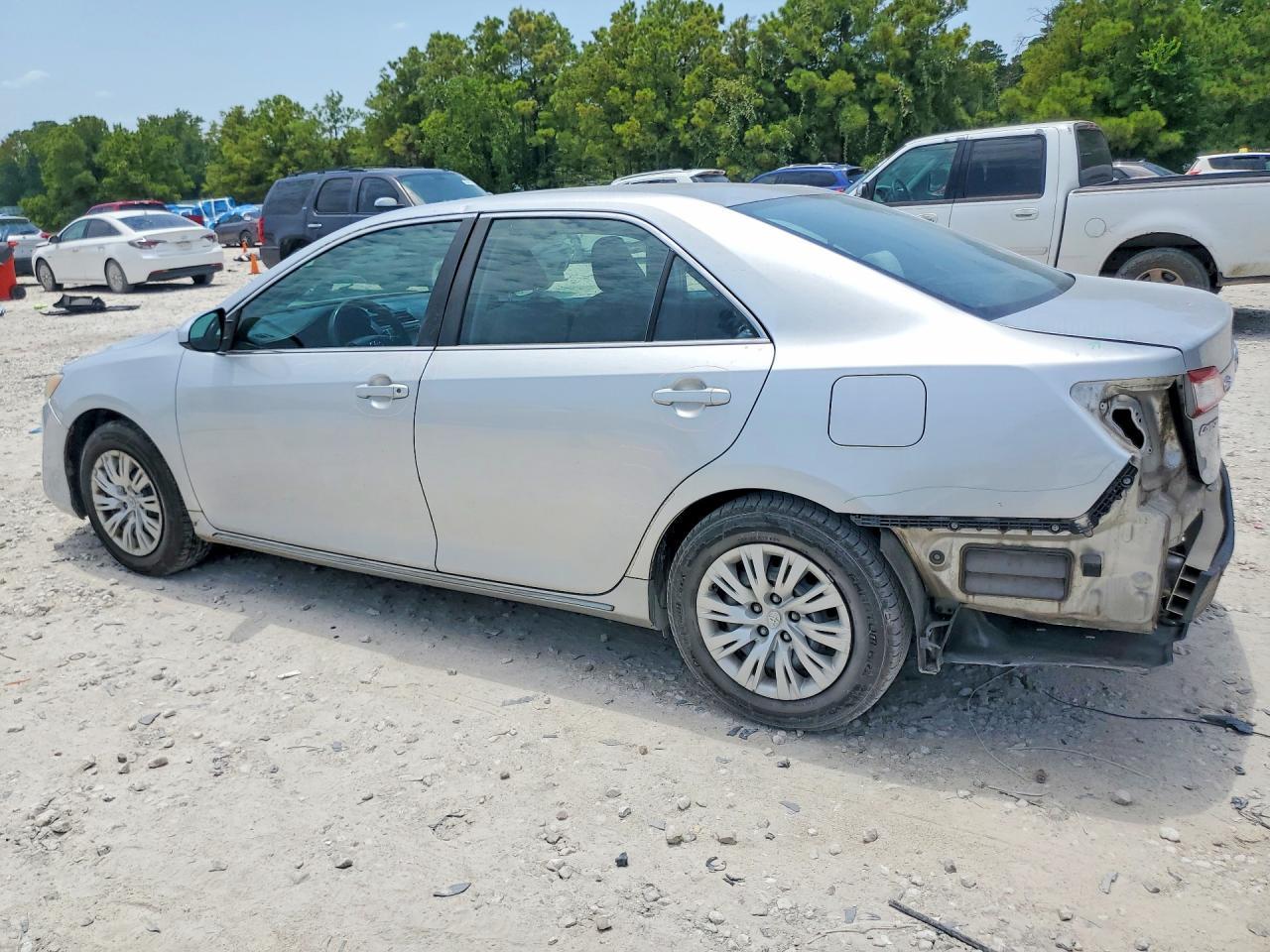 2013 Toyota Camry Le - zdjęcie 2