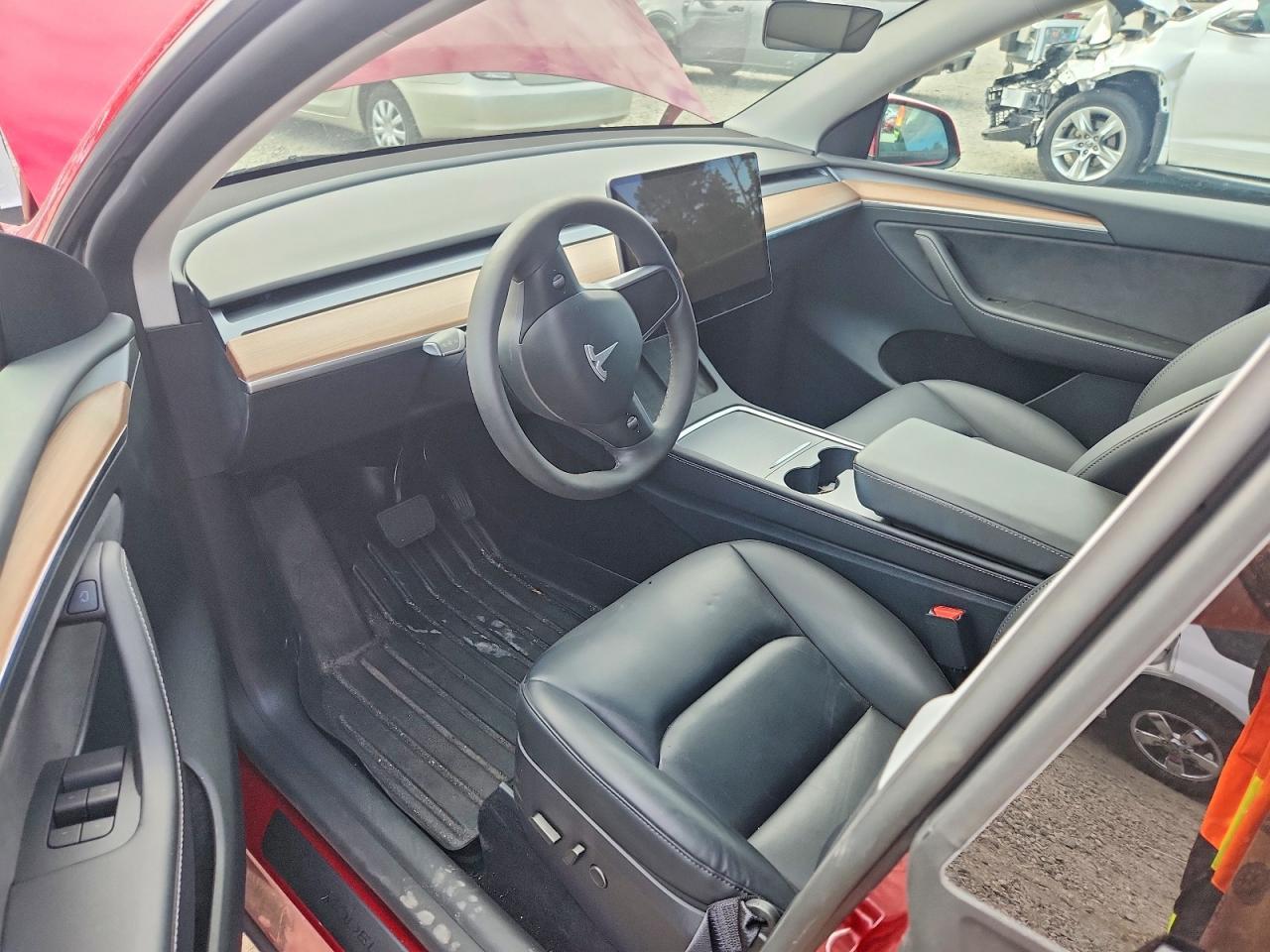2025 Tesla Model Y - zdjęcie 8
