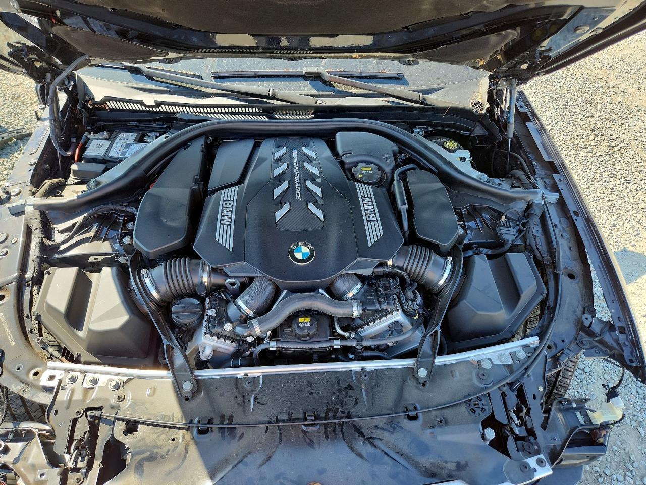 2022 BMW Seria 5 M550i - zdjęcie 11