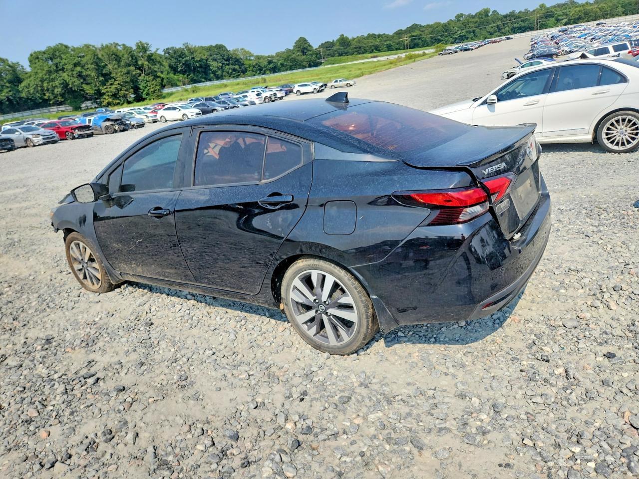2020 Nissan Versa Sr - zdjęcie 2