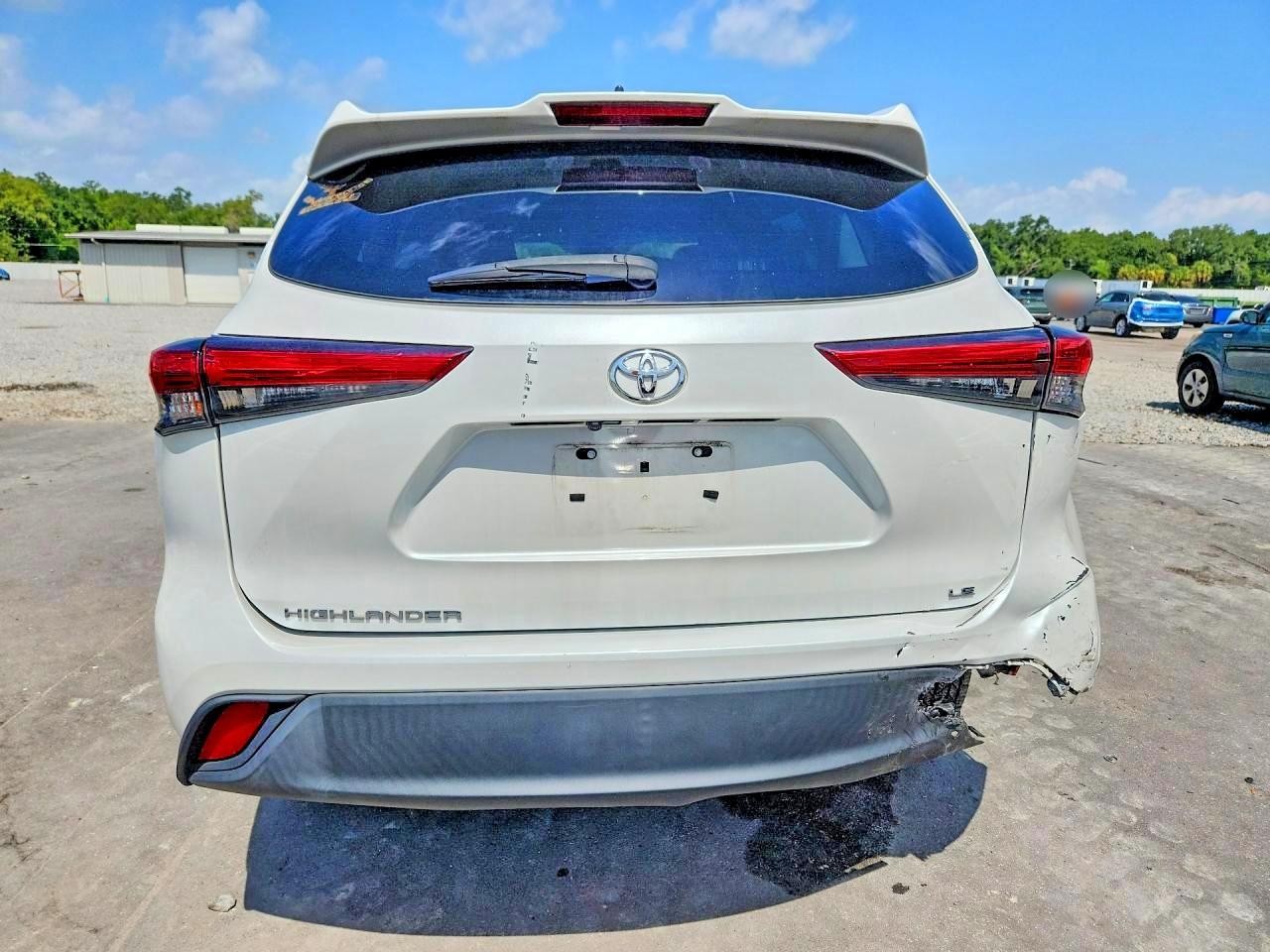 2022 Toyota Highlander Le - zdjęcie 6