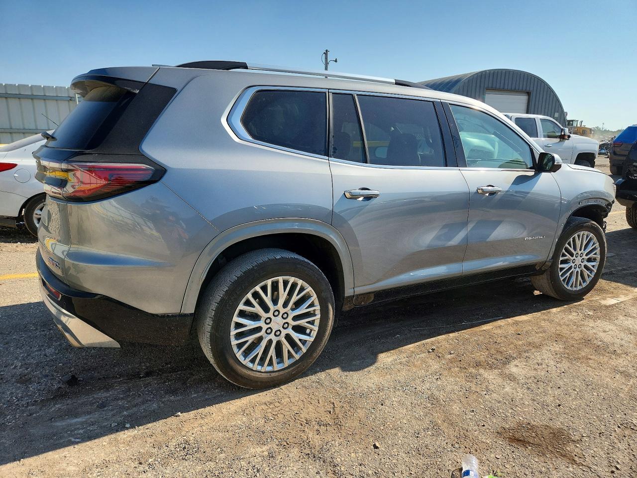 2025 GMC Acadia Denali - zdjęcie 3