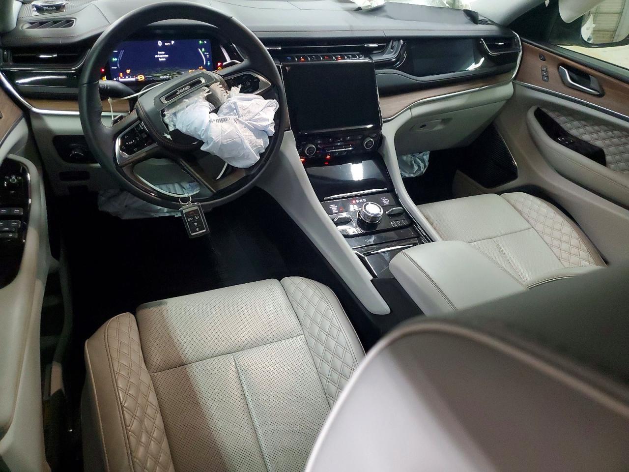 2022 Jeep Grand Cherokee Summit 4Xe - zdjęcie 8