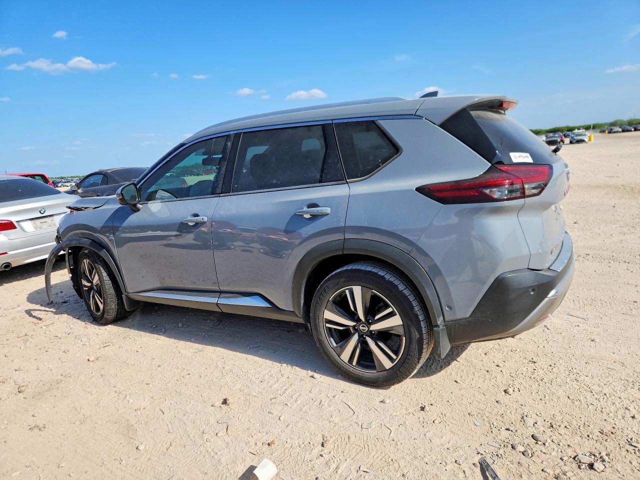 2021 Nissan Rogue Platinum - zdjęcie 2