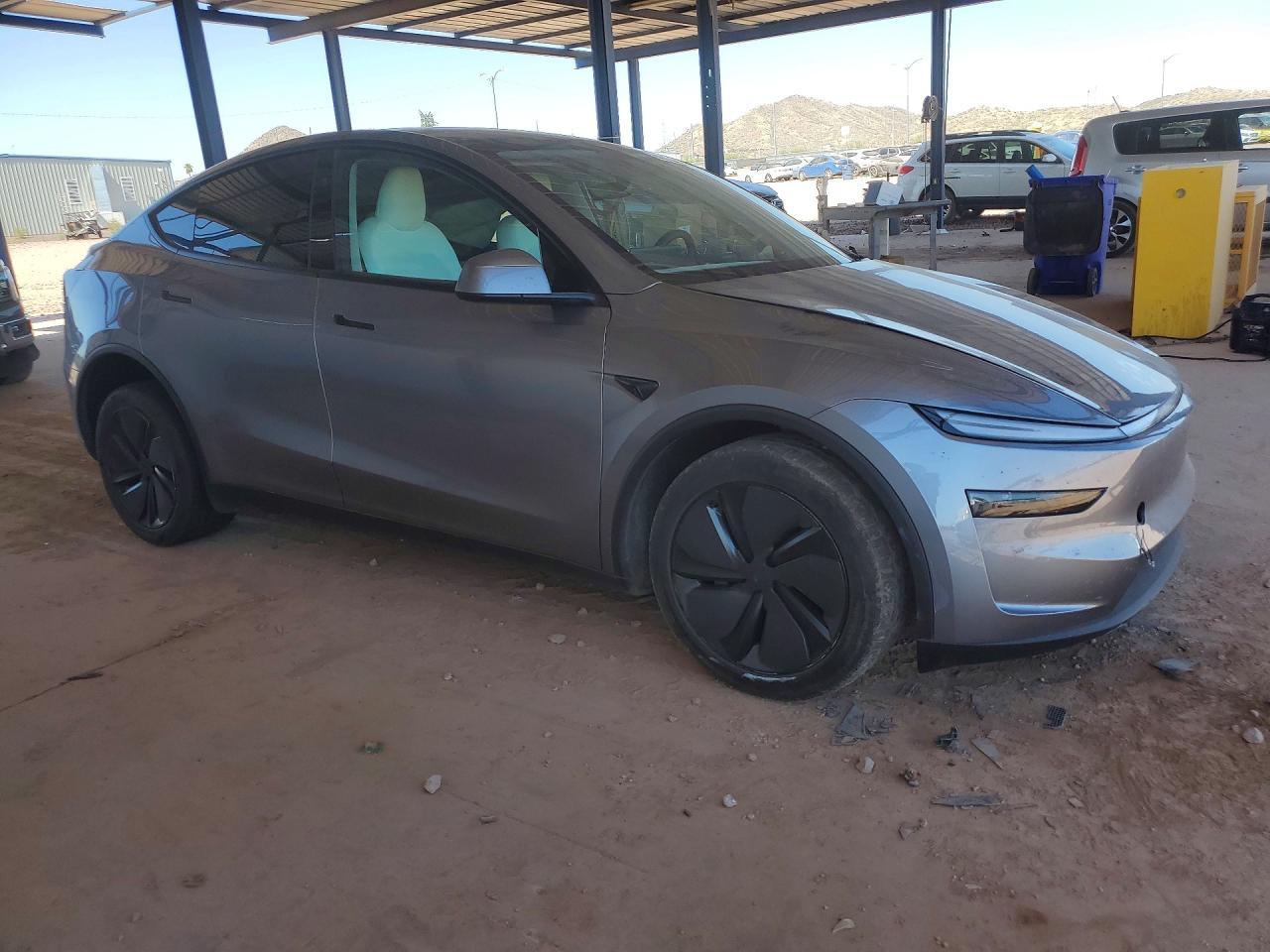 2026 Tesla Model Y - zdjęcie 10