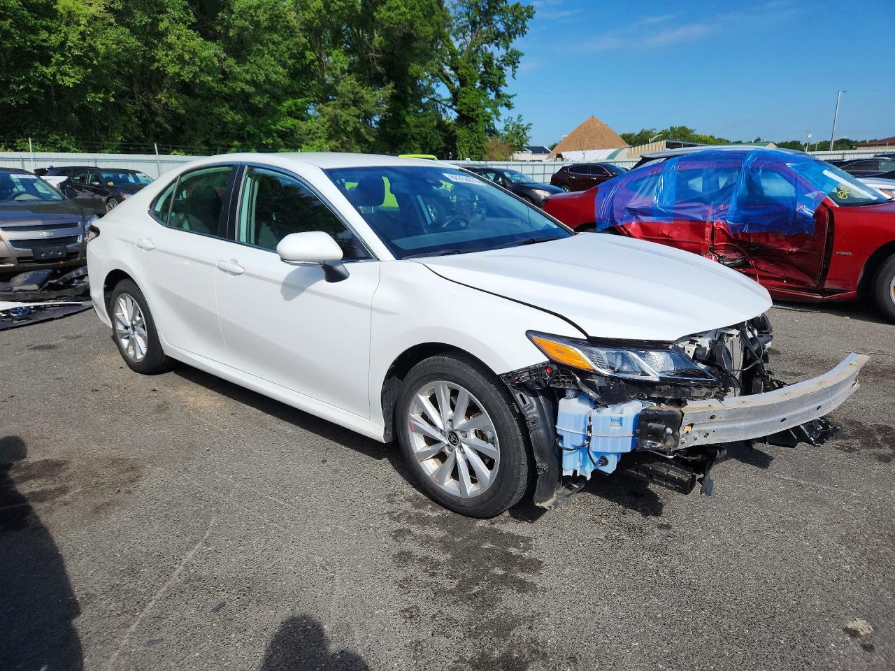 2023 Toyota Camry Le - zdjęcie 4