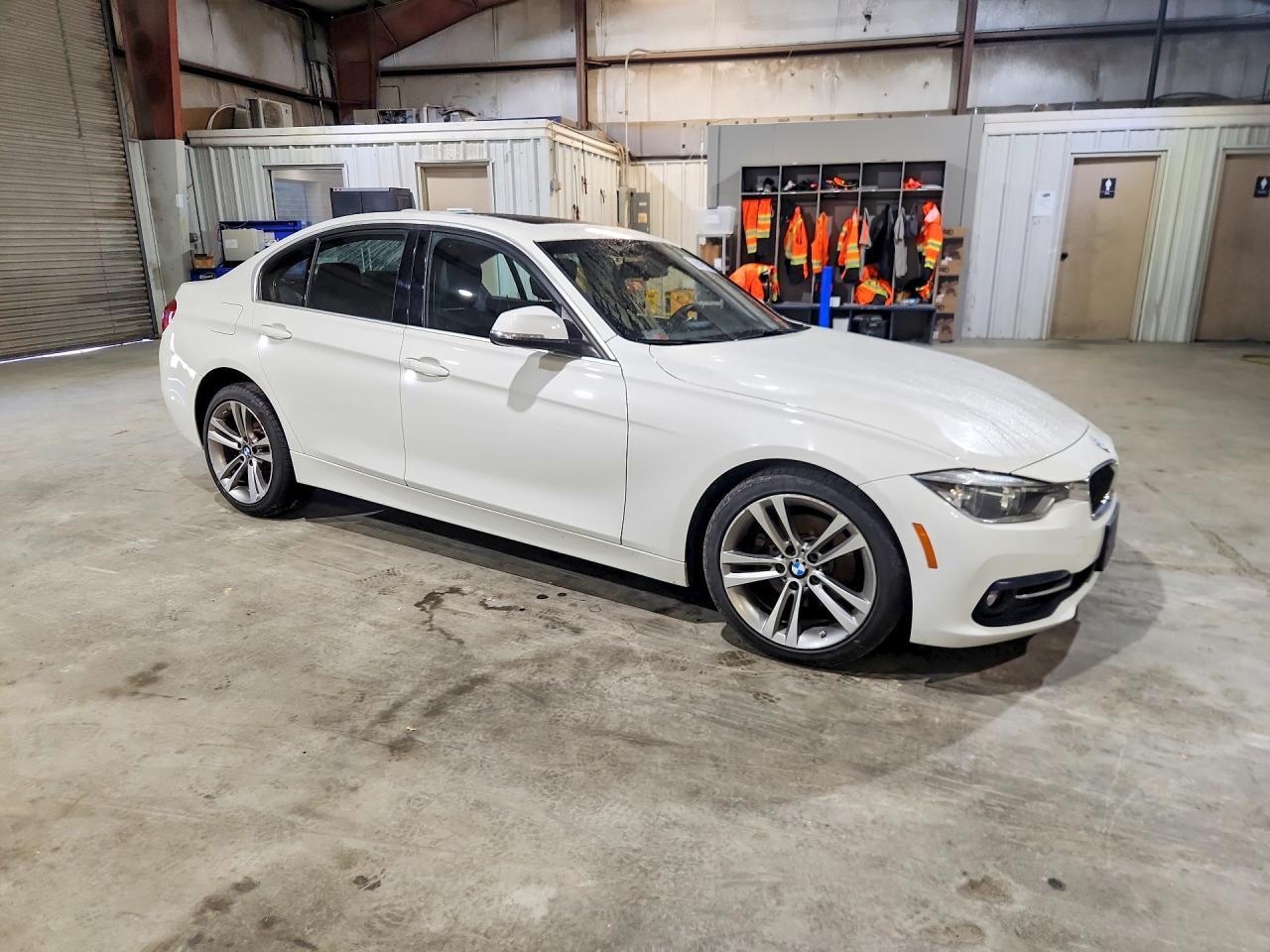 2018 BMW 330 Xi - zdjęcie 4