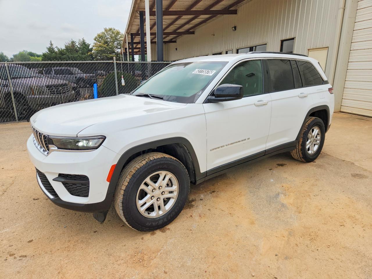 2024 Jeep Grand Cherokee Laredo - zdjęcie główne