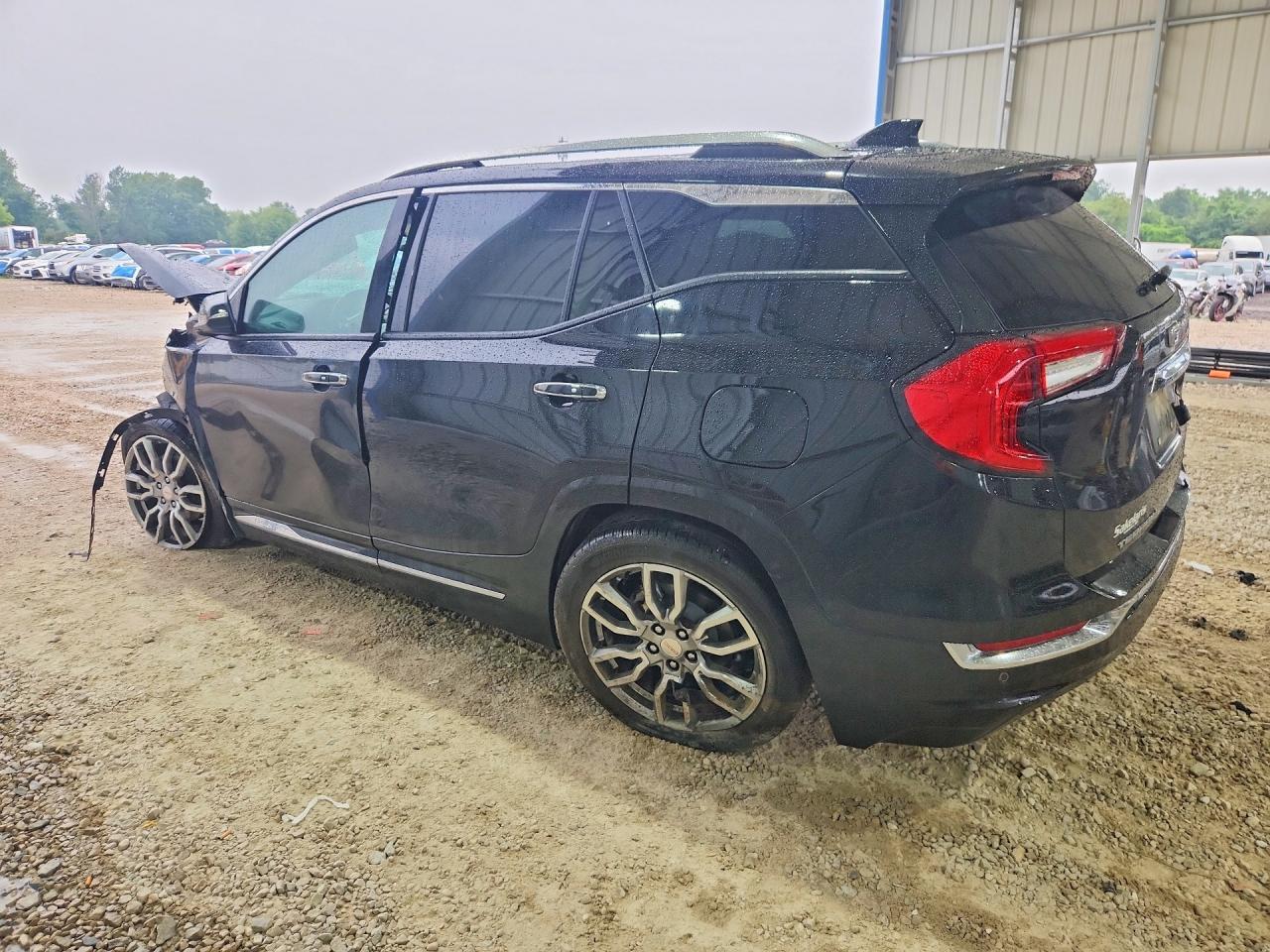 2023 GMC Terrain Denali - zdjęcie 2