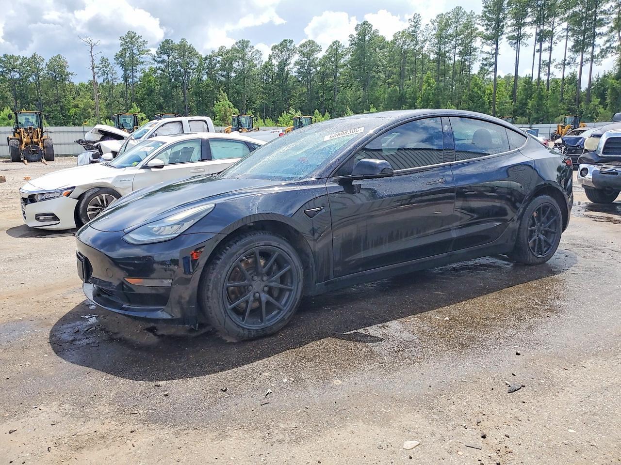 2018 Tesla Model 3 - zdjęcie główne