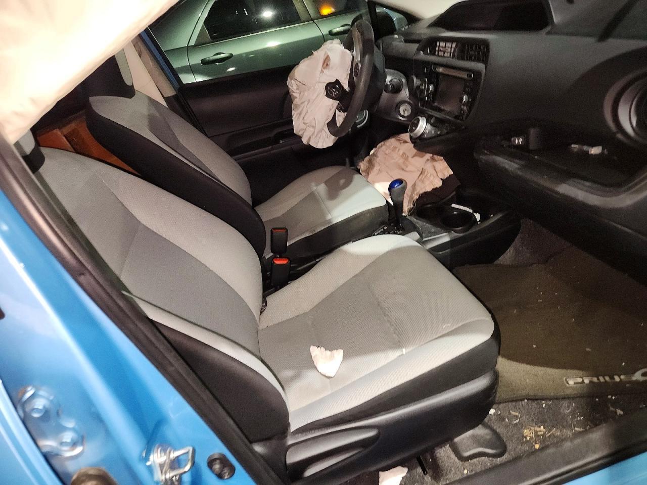 2015 Toyota Prius C One - zdjęcie 13