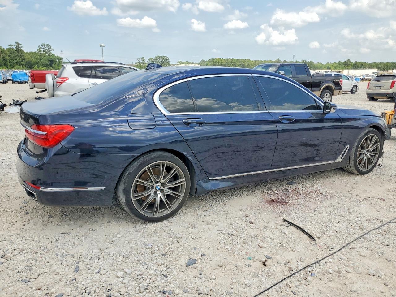 2016 BMW Seria 7 750i - zdjęcie 3