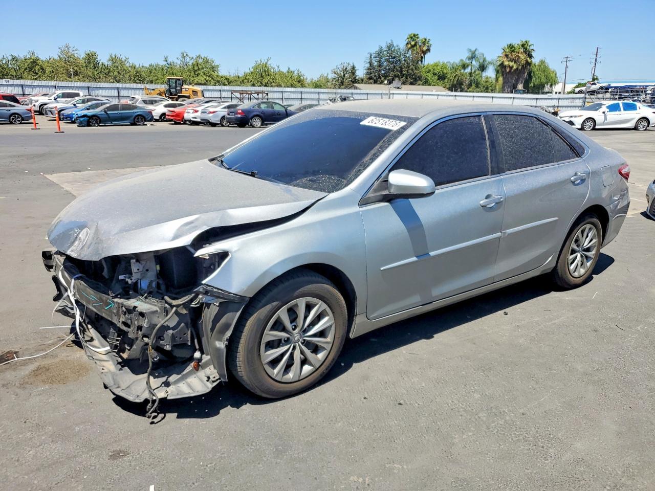 2015 Toyota Camry Le - zdjęcie główne