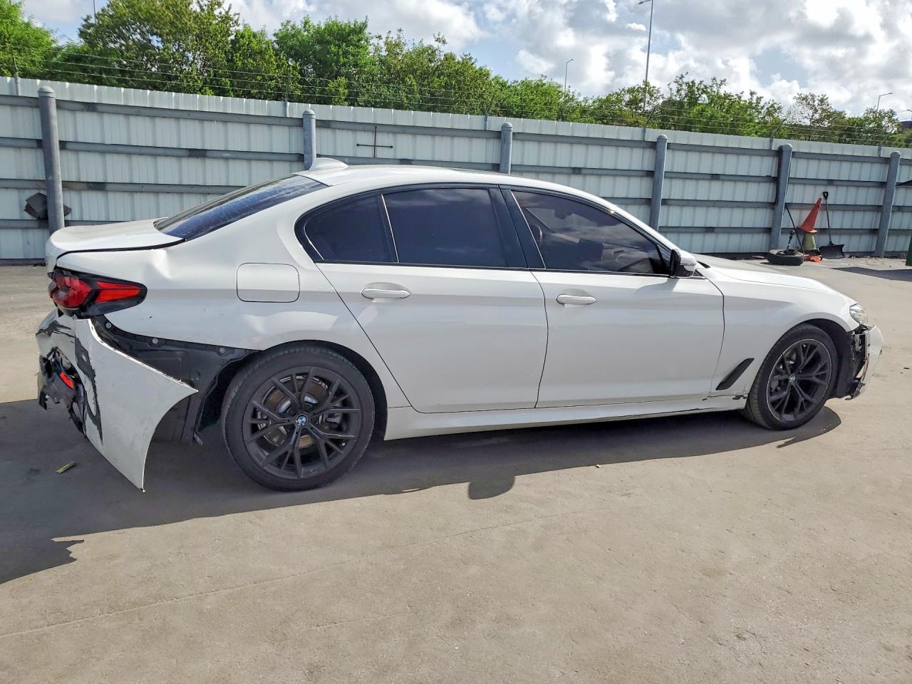 2021 BMW 530E - zdjęcie 3
