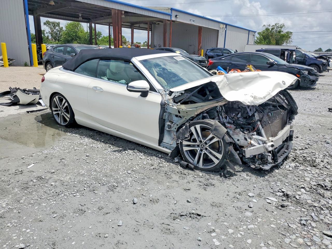 2021 Mercedes-Benz C 300 - zdjęcie 4