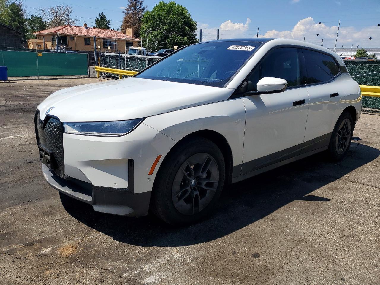 2024 BMW Ix xDrive50 - zdjęcie główne
