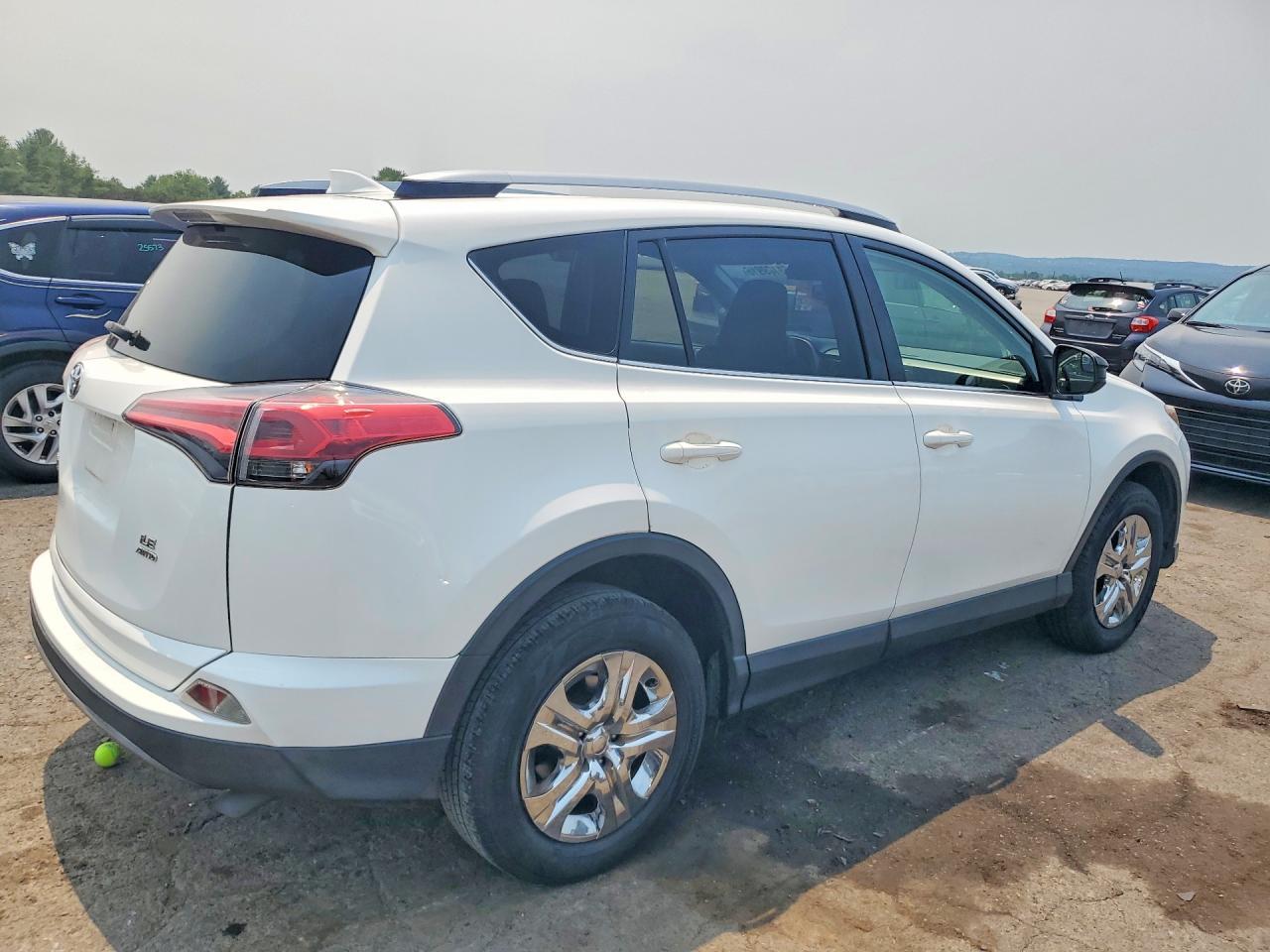 2018 Toyota Rav4 Le - zdjęcie 3