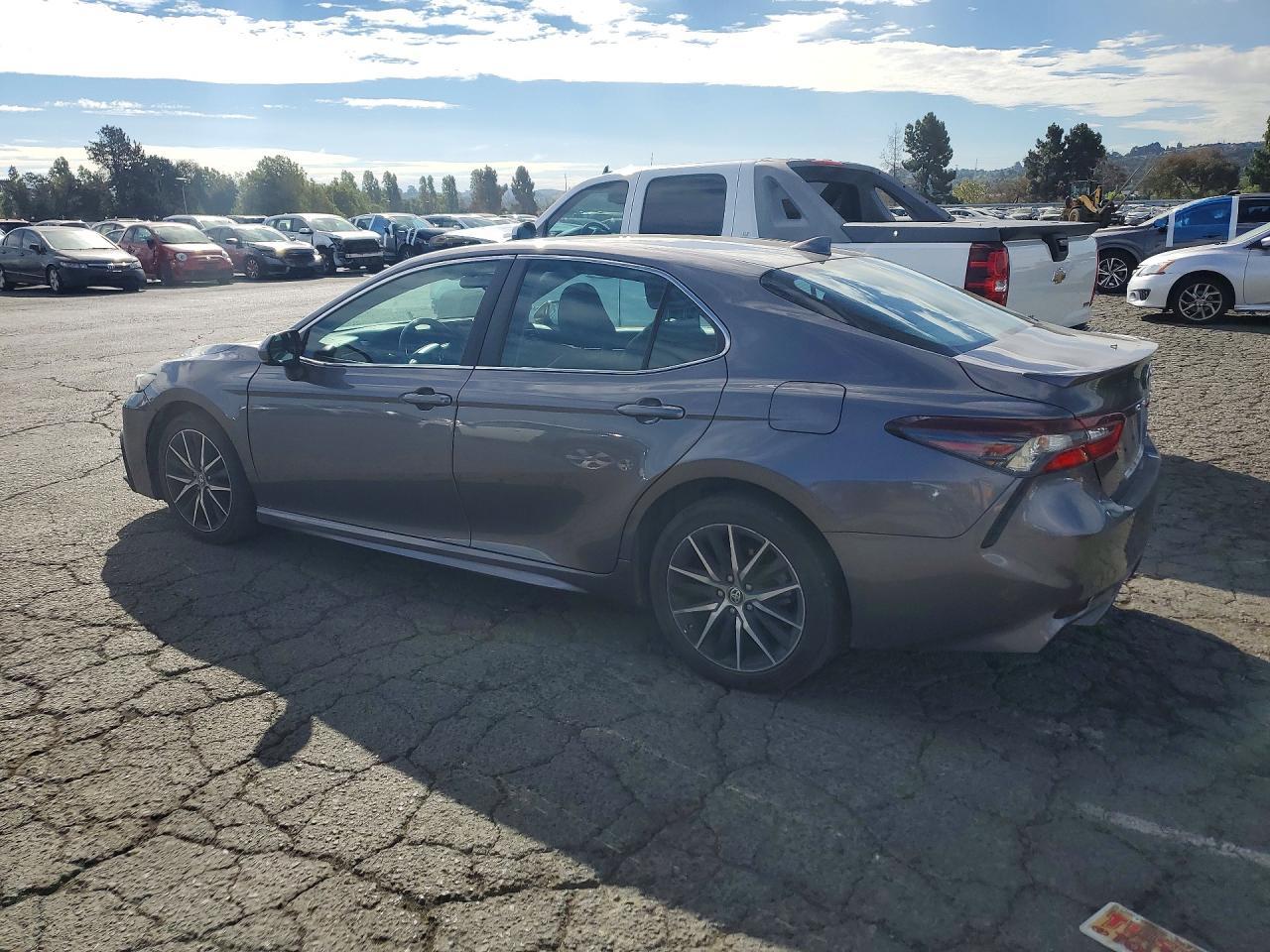 2021 Toyota Camry Se - zdjęcie 2