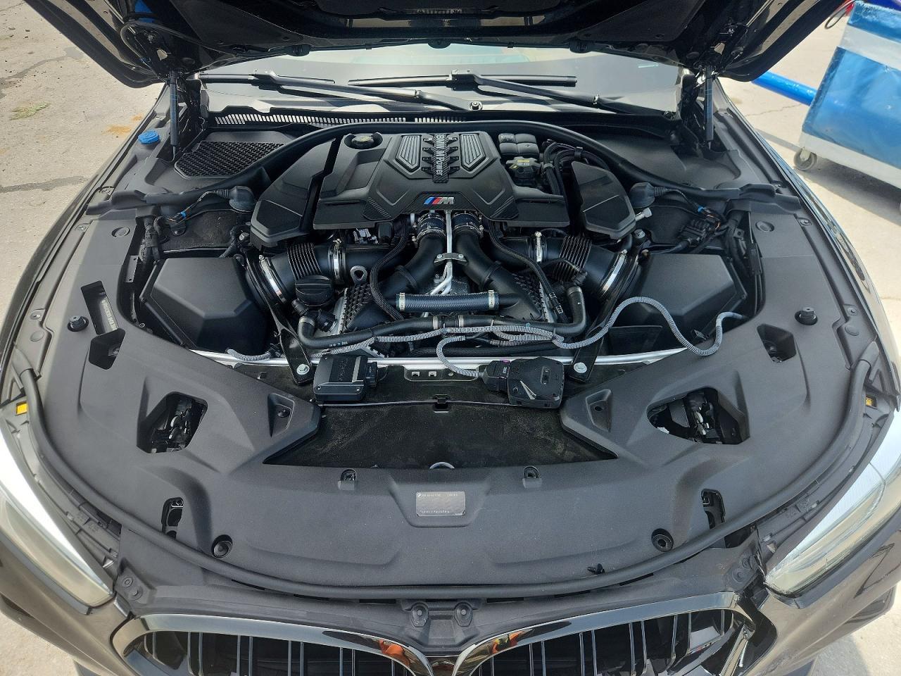 2020 BMW M8 - zdjęcie 11