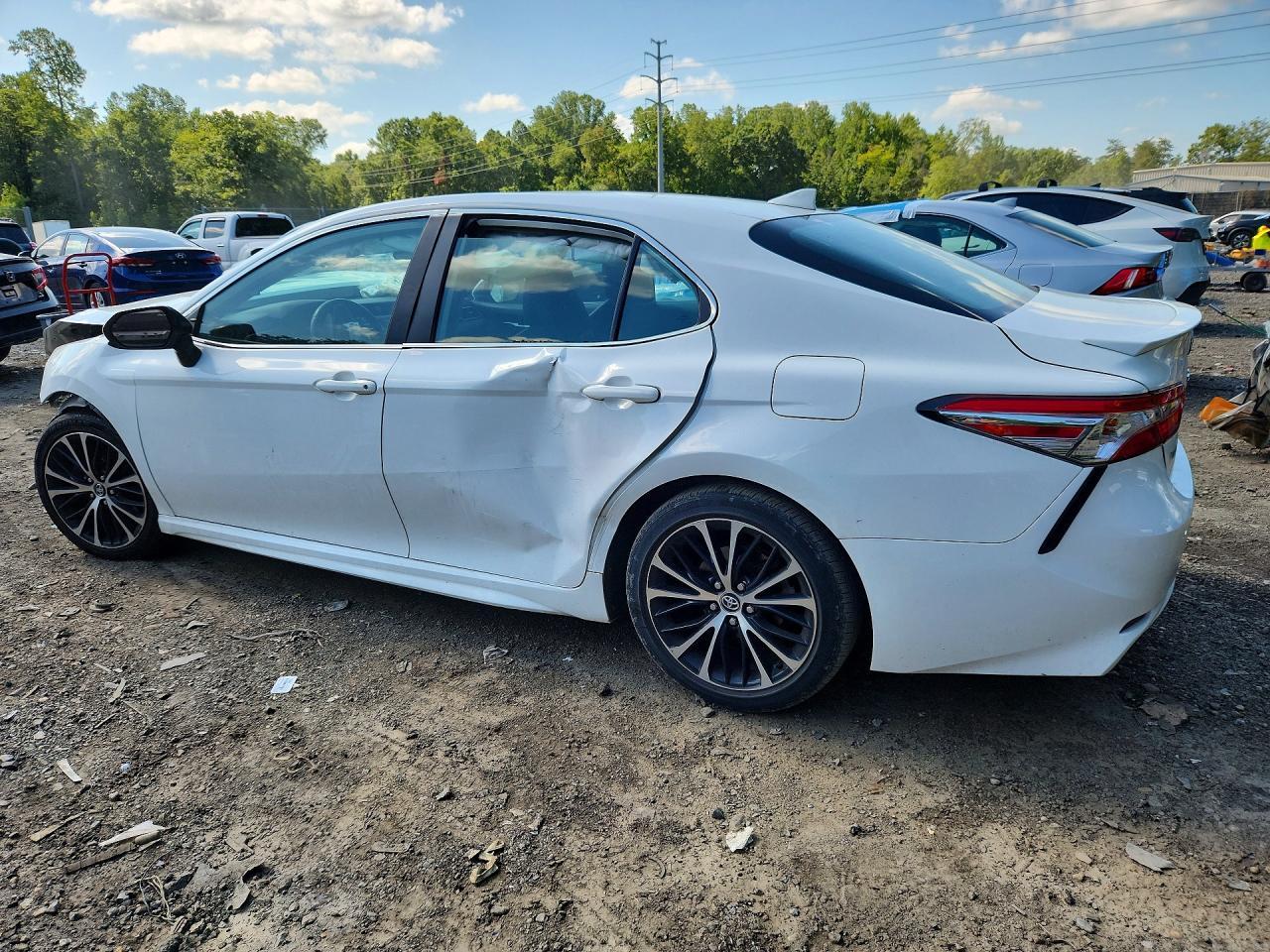 2020 Toyota Camry Se - zdjęcie 2