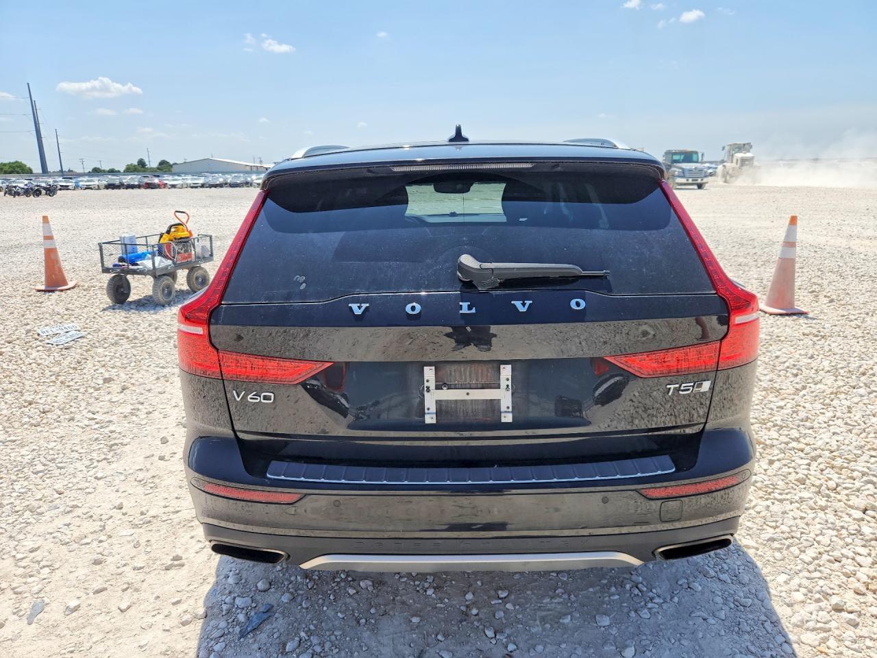 2021 Volvo V60 Cross Country T5 Momentum - zdjęcie 6