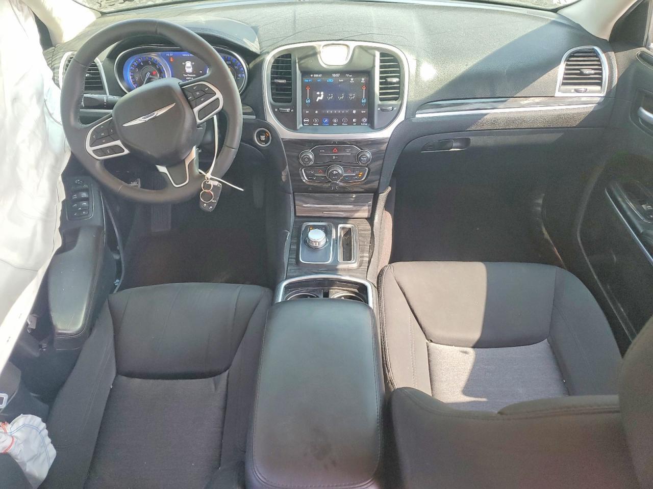 2018 Chrysler 300 Touring - zdjęcie 8