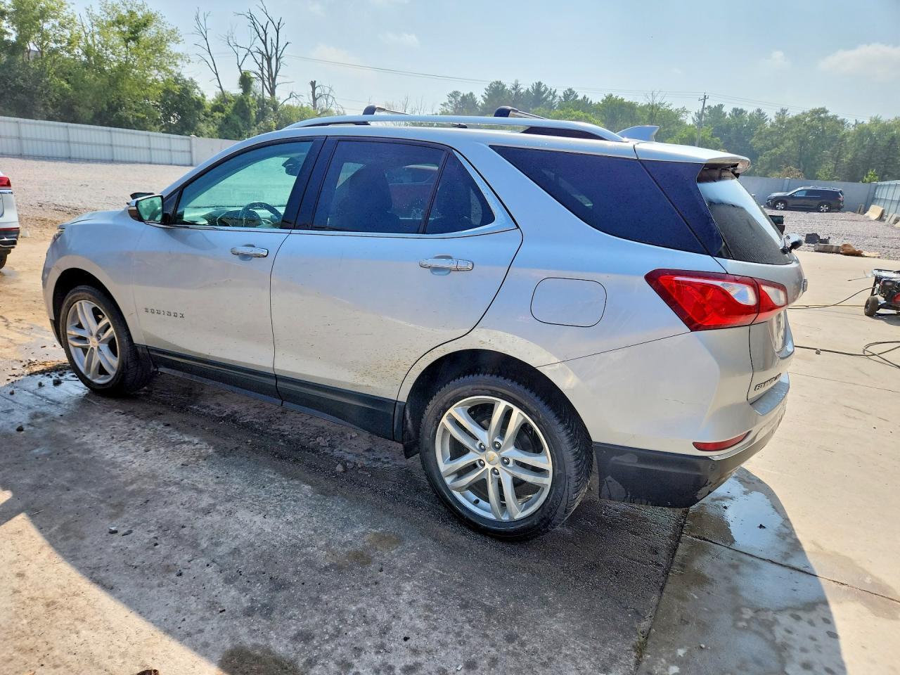 2019 Chevrolet Equinox Premier - zdjęcie 2