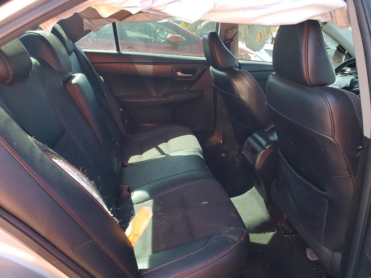 2016 Toyota Camry Se - zdjęcie 19